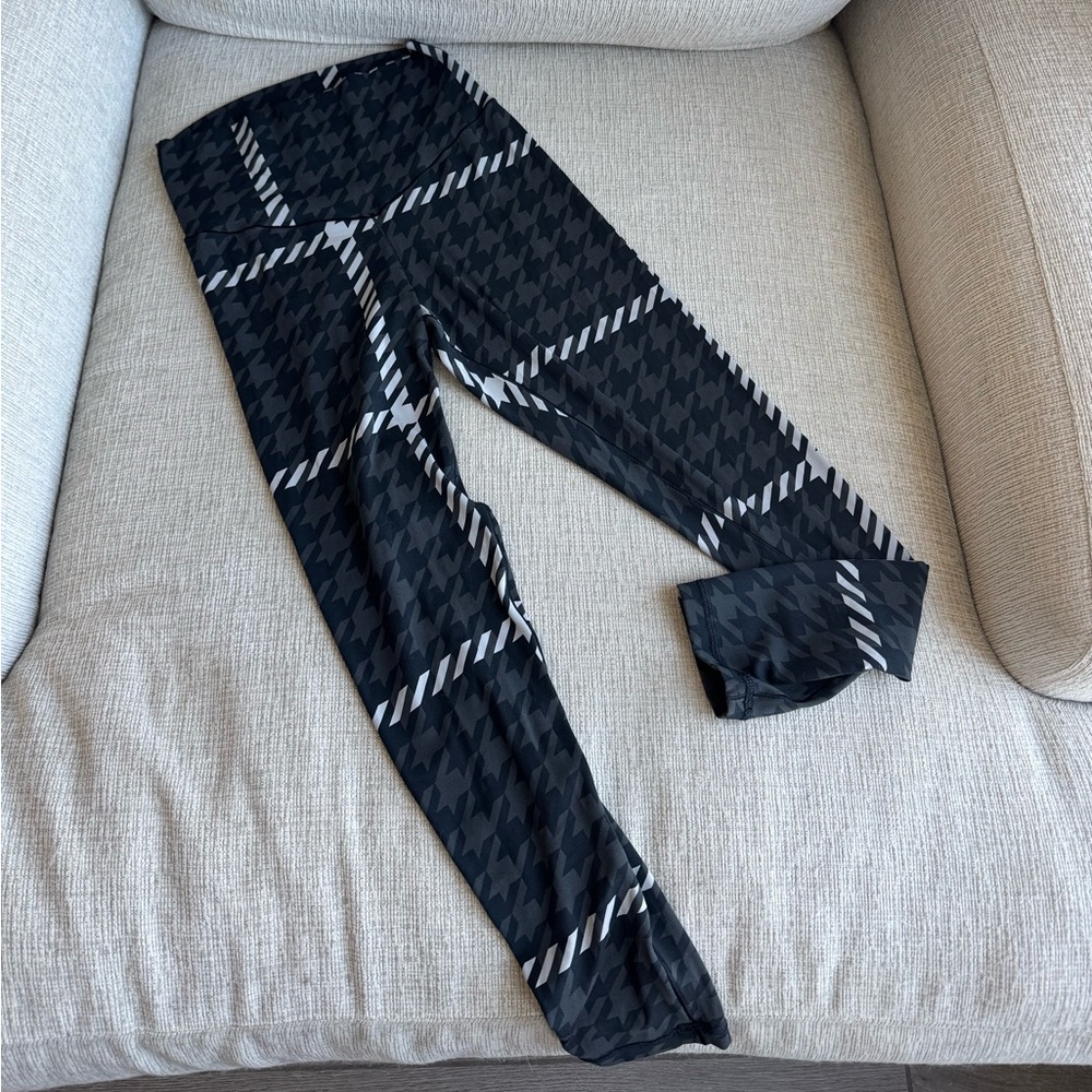 Aerie Black and Gray Patterned Leggings